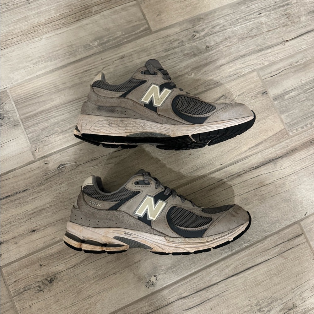 New Balance 2002R